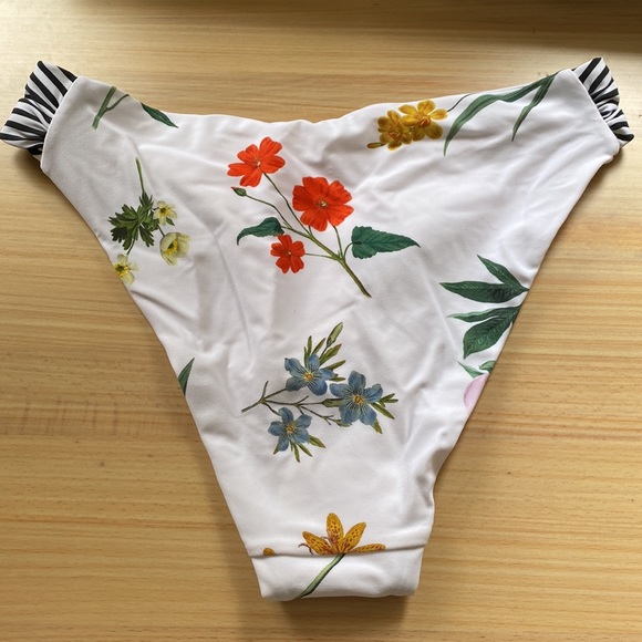 ANTHROPOLOGIE Contrast Ruched Bikini Bottoms ONLY size S - Picture 4 of 4